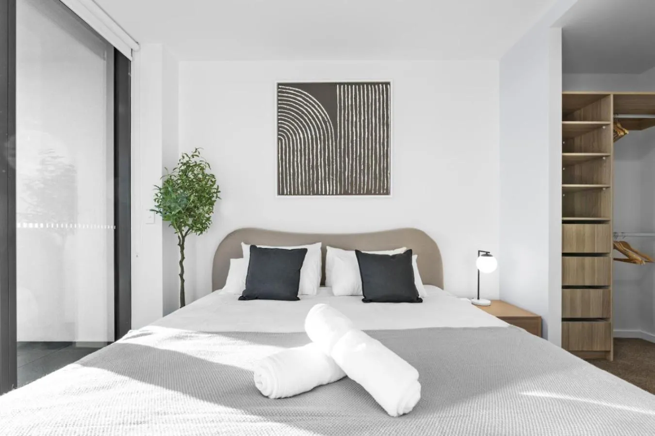Apartment The Sunset - Brand New Modern Riverview 2 Bedroom With Free Parking Pool Gym Gold Coast