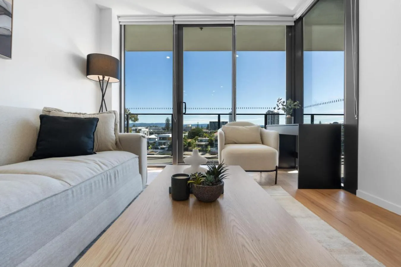 The Sunset - Brand New Modern Riverview 2 Bedroom With Free Parking Pool Gym Gold Coast Australia