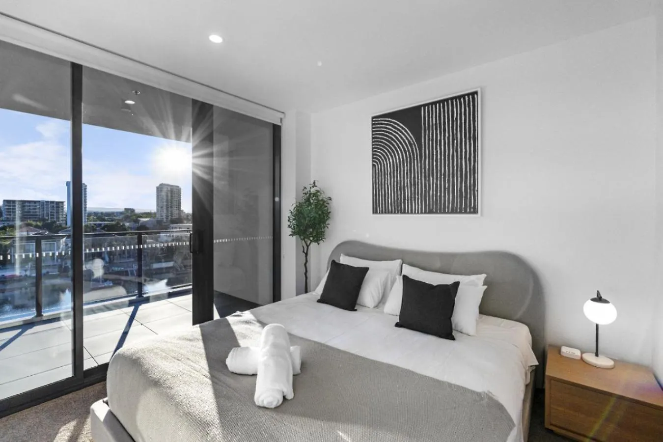 Apartment The Sunset - Brand New Modern Riverview 2 Bedroom With Free Parking Pool Gym Gold Coast