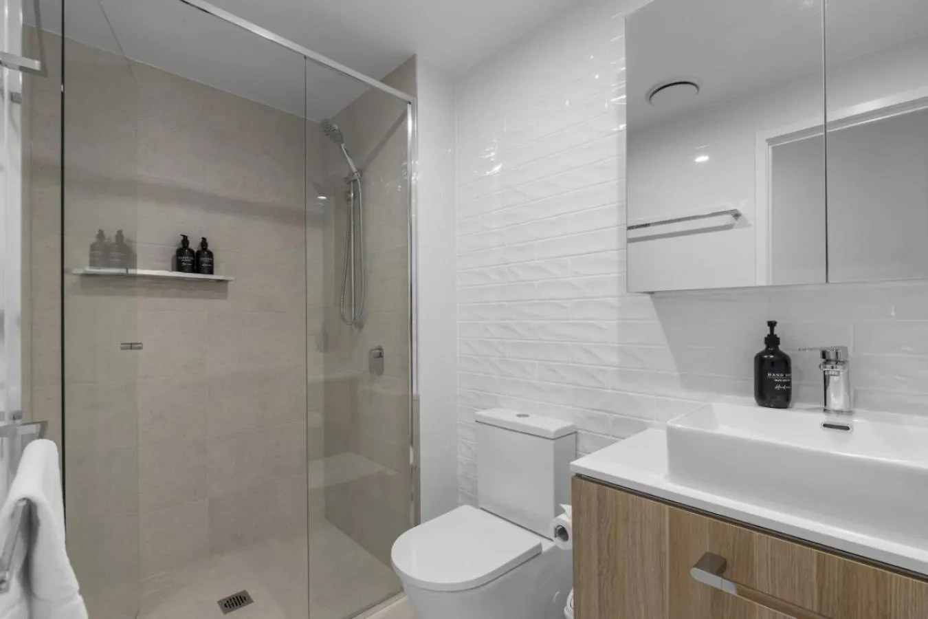 Apartment The Sunset - Brand New Modern Riverview 2 Bedroom With Free Parking Pool Gym Gold Coast Australia
