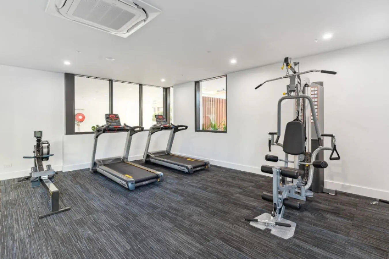 The Sunset - Brand New Modern Riverview 2 Bedroom With Free Parking Pool Gym Gold Coast