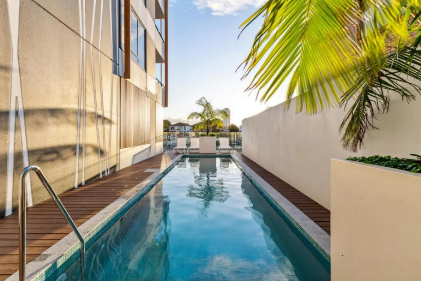 The Sunset - Brand New Modern Riverview 2 Bedroom With Free Parking Pool Gym Gold Coast Apartment