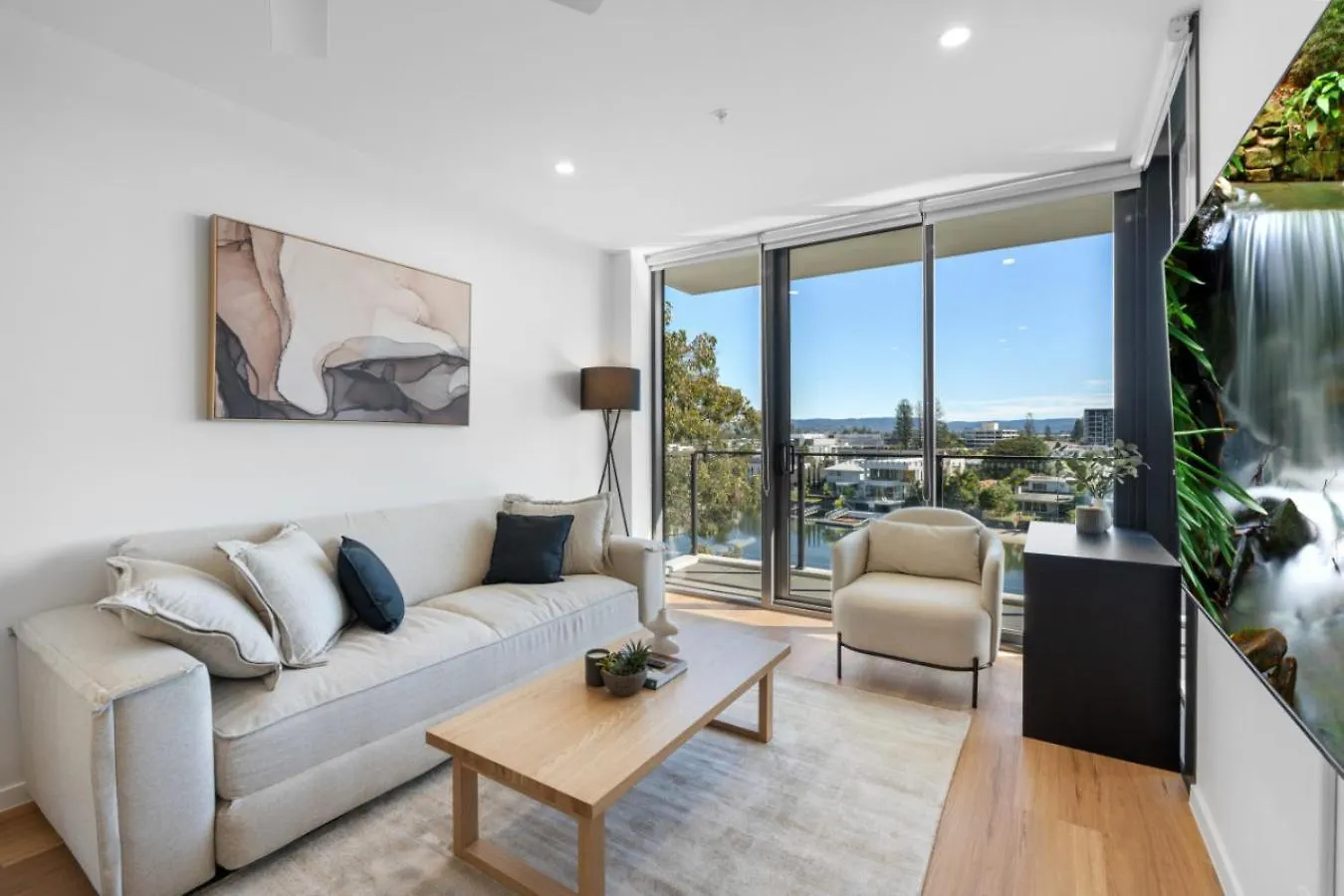 The Sunset - Brand New Modern Riverview 2 Bedroom With Free Parking Pool Gym Gold Coast Australia